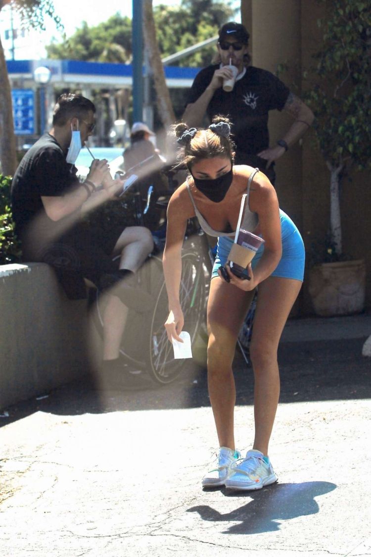 Chantel Jeffries Candids In Workout Wear At Earthbar Vitamin And Supplements Store In West internationalwood