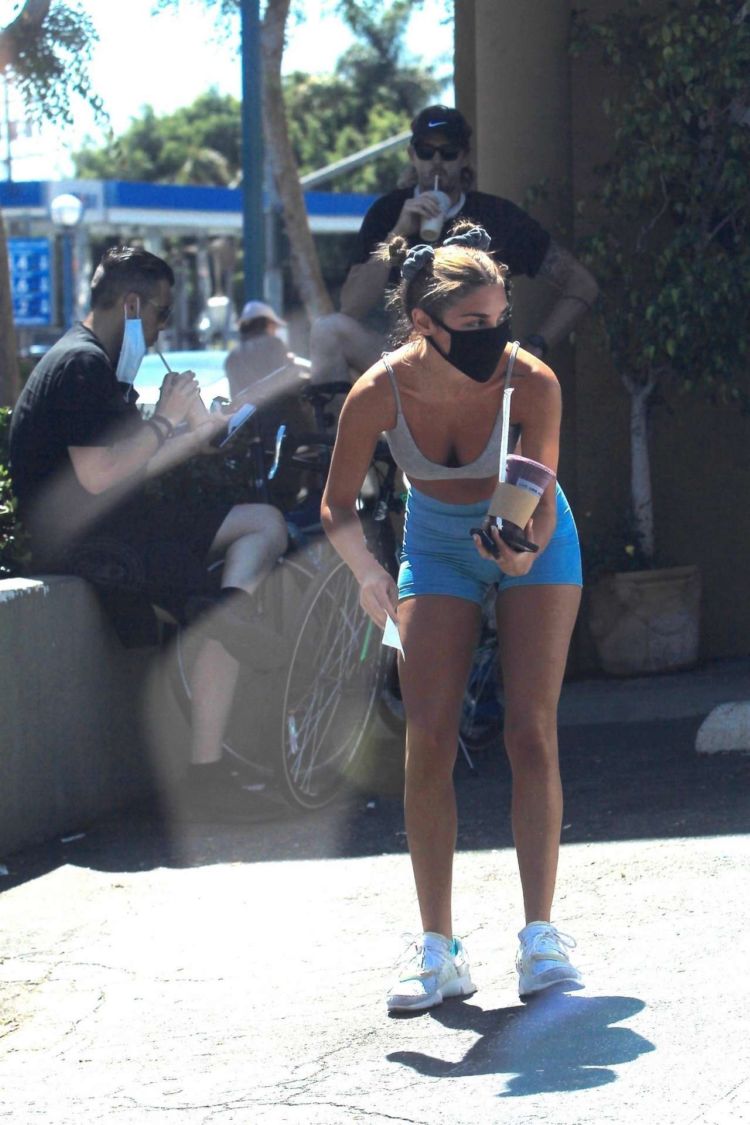 Chantel Jeffries Candids In Workout Wear At Earthbar Vitamin And Supplements Store In West internationalwood