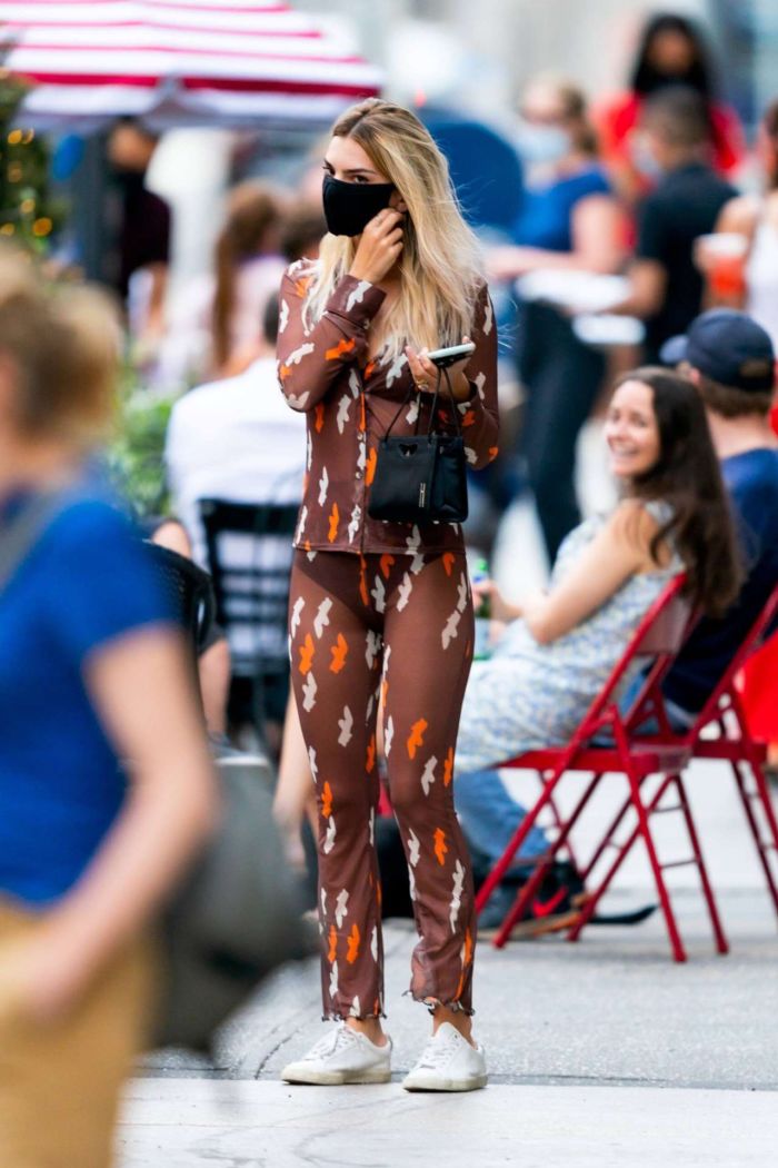 Pretty Emily Ratajkowski Out And About Candids In Soho