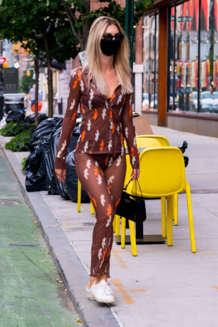 Pretty Emily Ratajkowski Out And About Candids In Soho