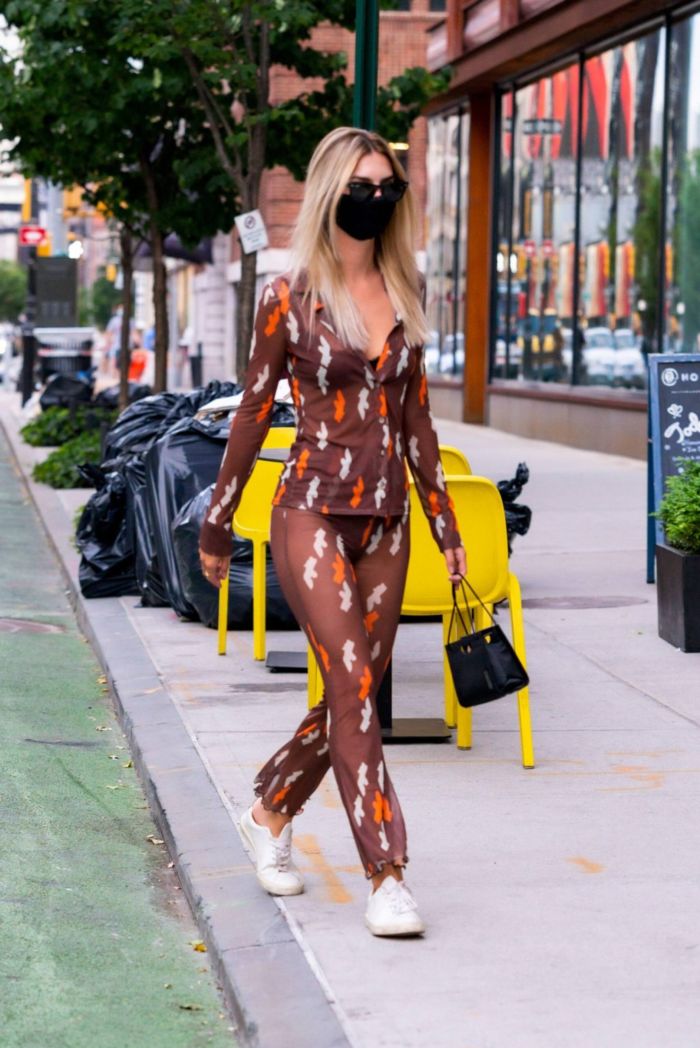 Pretty Emily Ratajkowski Out And About Candids In Soho