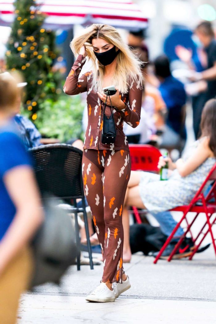Pretty Emily Ratajkowski Out And About Candids In Soho