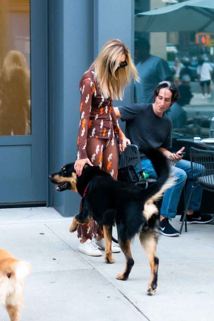 Pretty Emily Ratajkowski Out And About Candids In Soho