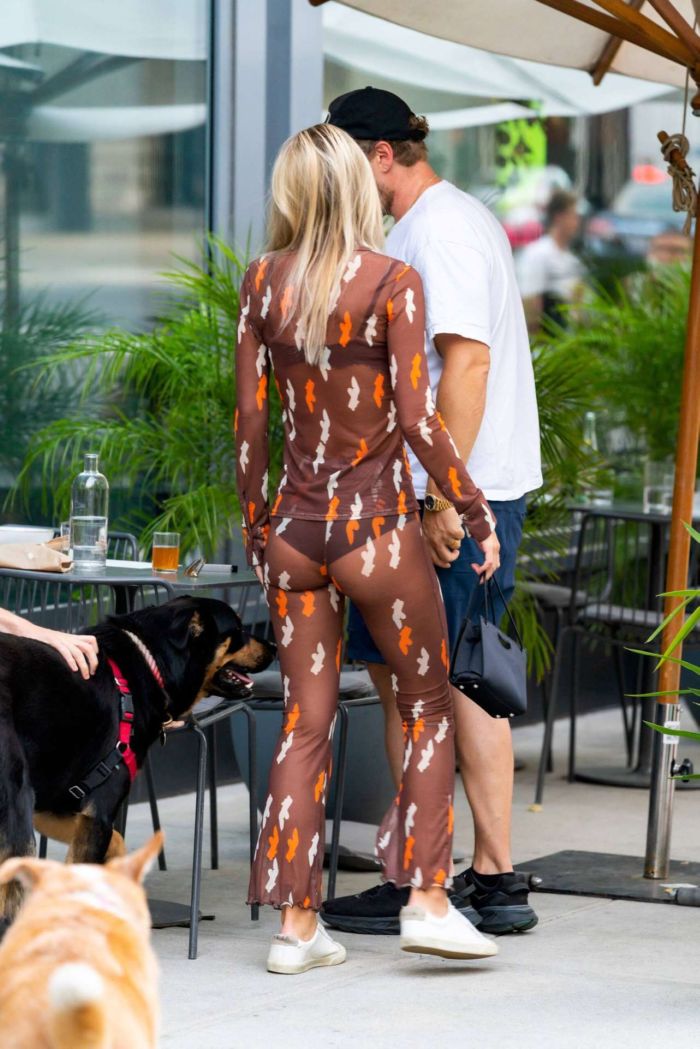 Pretty Emily Ratajkowski Out And About Candids In Soho