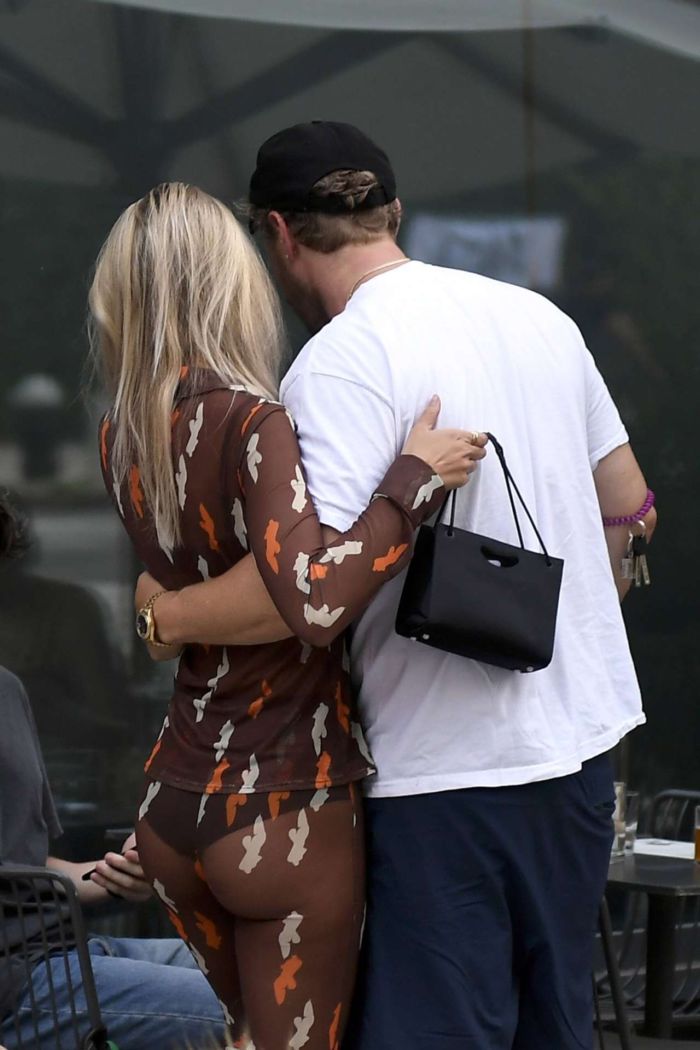 Pretty Emily Ratajkowski Out And About Candids In Soho