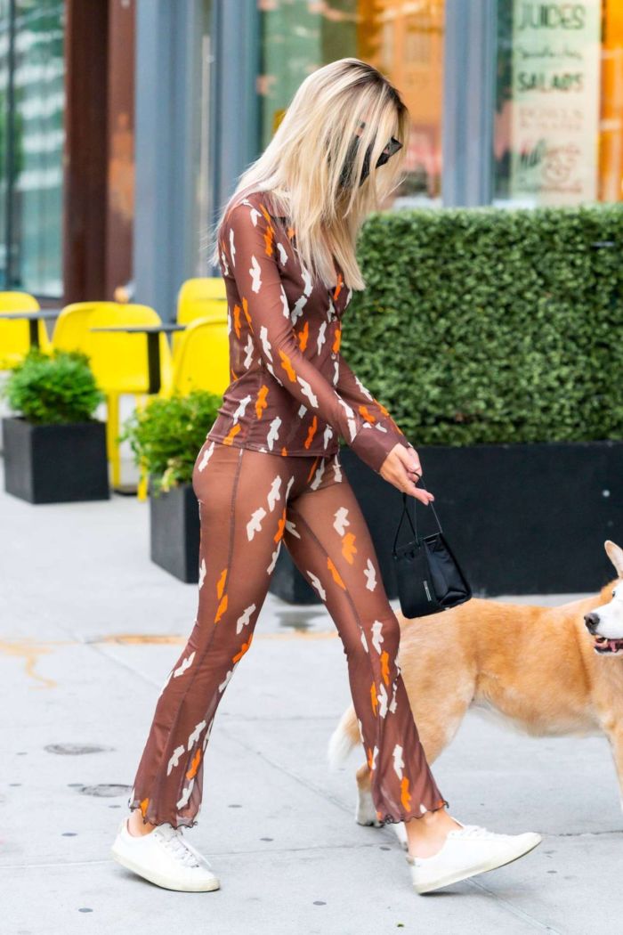 Pretty Emily Ratajkowski Out And About Candids In Soho