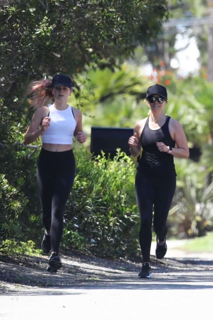 Reese Witherspoon And Her Daughter Ava Spotted Jogging Out