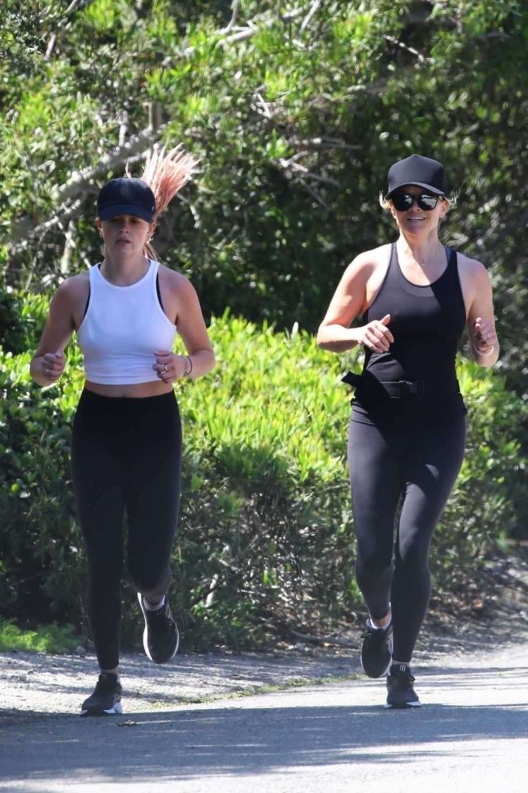 Reese Witherspoon And Her Daughter Ava Spotted Jogging Out