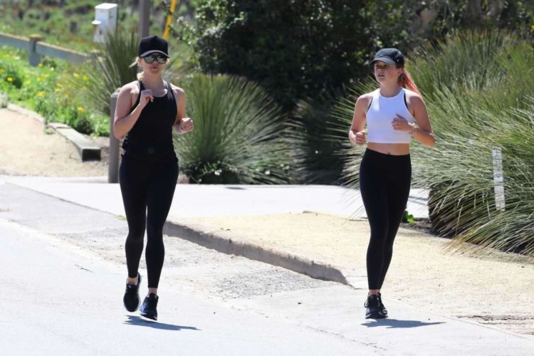 Reese Witherspoon And Her Daughter Ava Spotted Jogging Out