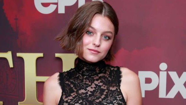 Pretty Emma Corrin In Black At The LA Premiere Of 'Pennyworth
