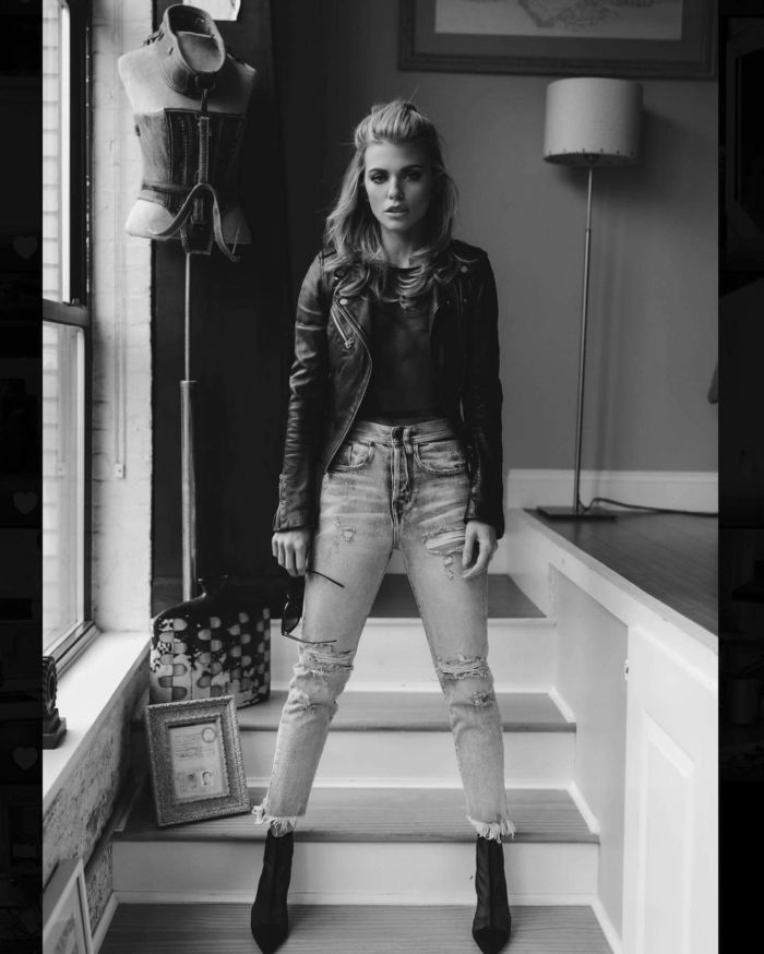 AnnaLynne McCord In A Vintage Photoshoot In Black Top