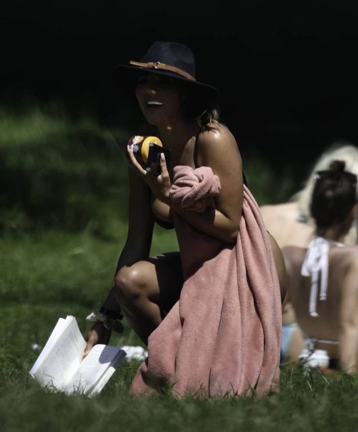 Arianna Ajtar Tanning In A Black Bikini At A Park In Manchester