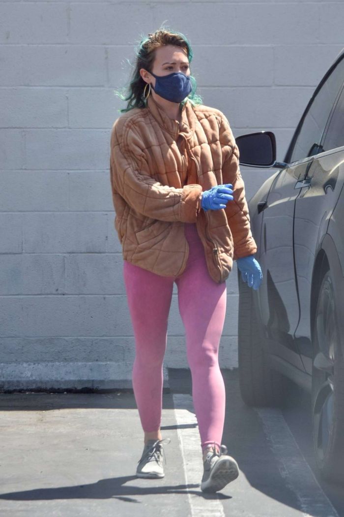 Hilary Duff Candids In Leggings And Low-Cut Top At Trader Joe's In Studio City