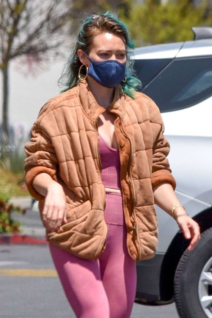 Hilary Duff Candids In Leggings And Low-Cut Top At Trader Joe's In Studio City