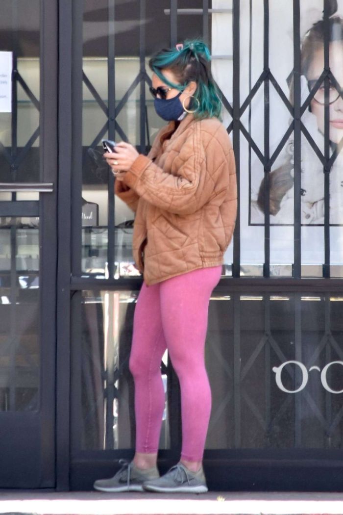 Hilary Duff Candids In Leggings And Low-Cut Top At Trader Joe's In Studio City