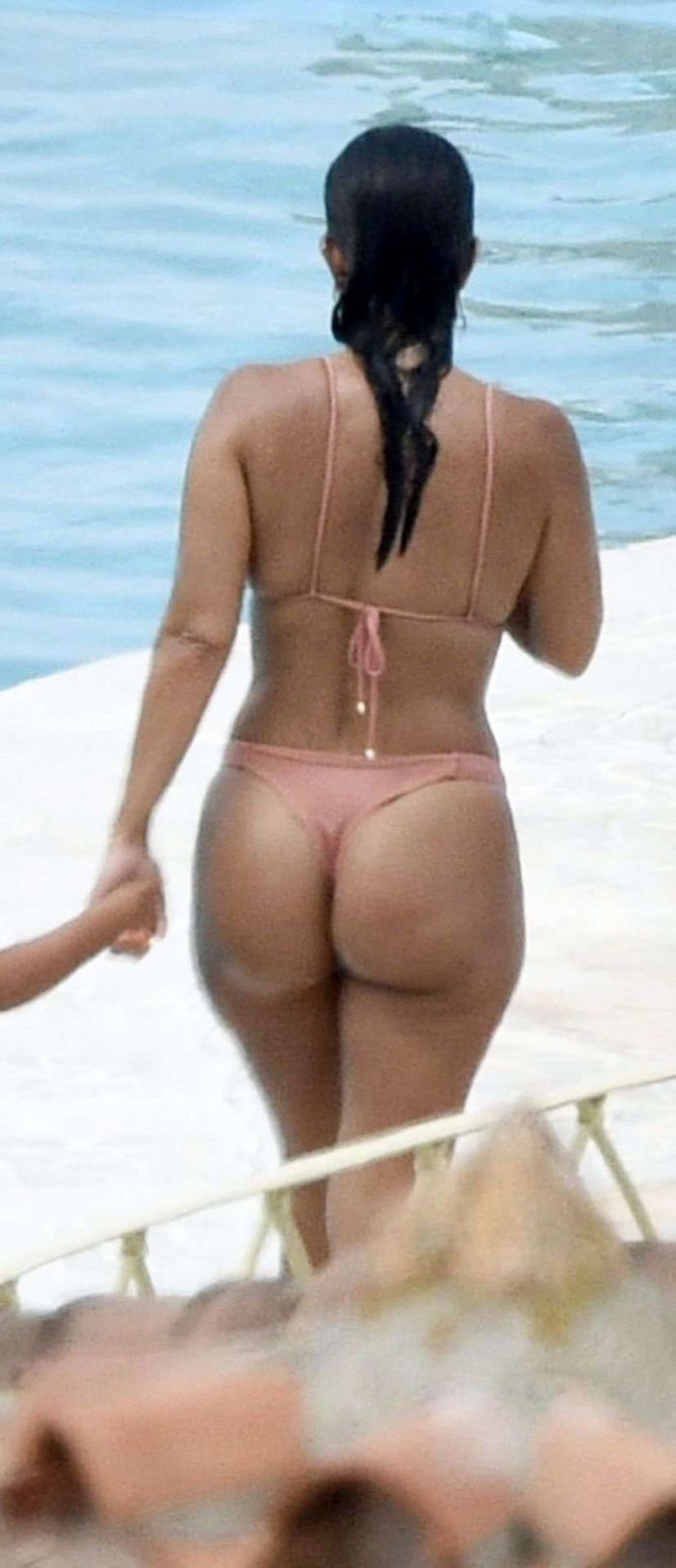 Kourtney kardashian asshole